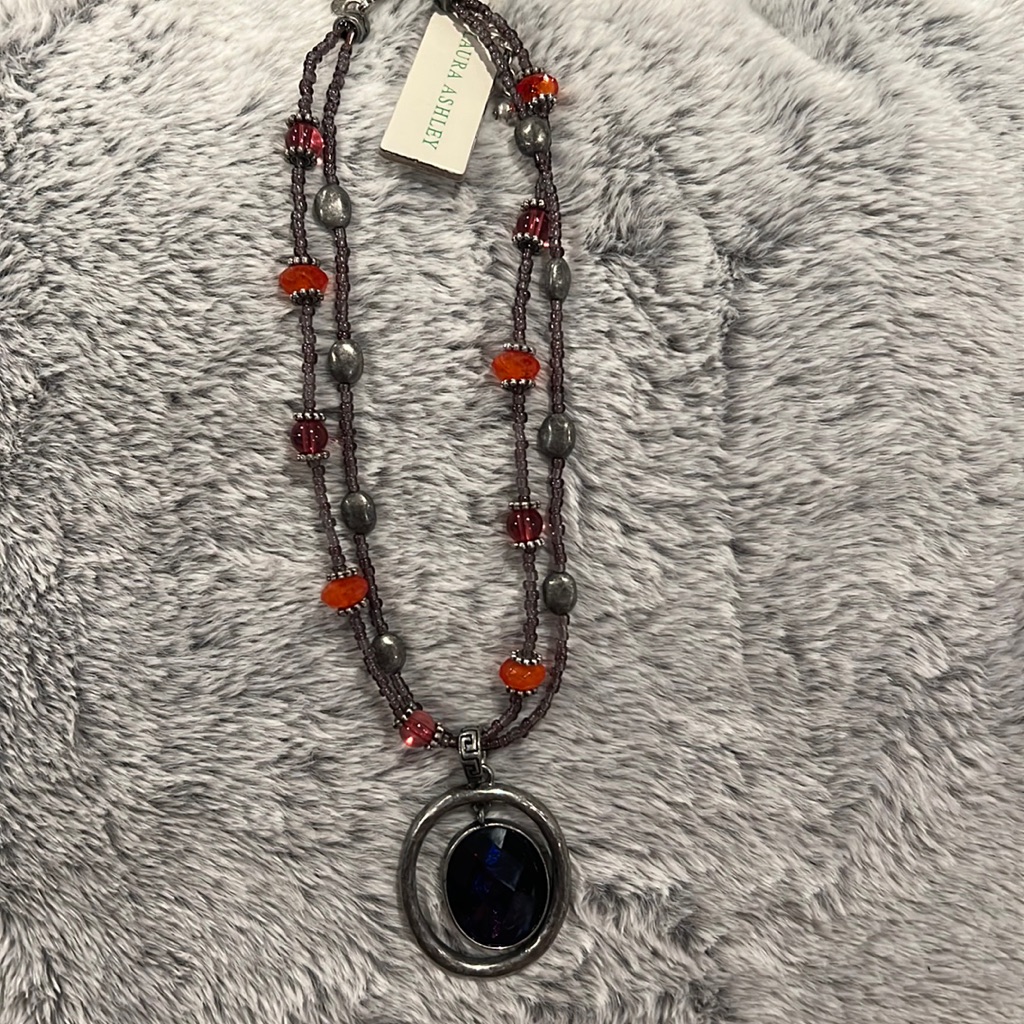 Nwt Laura Ashley Necklace 15$